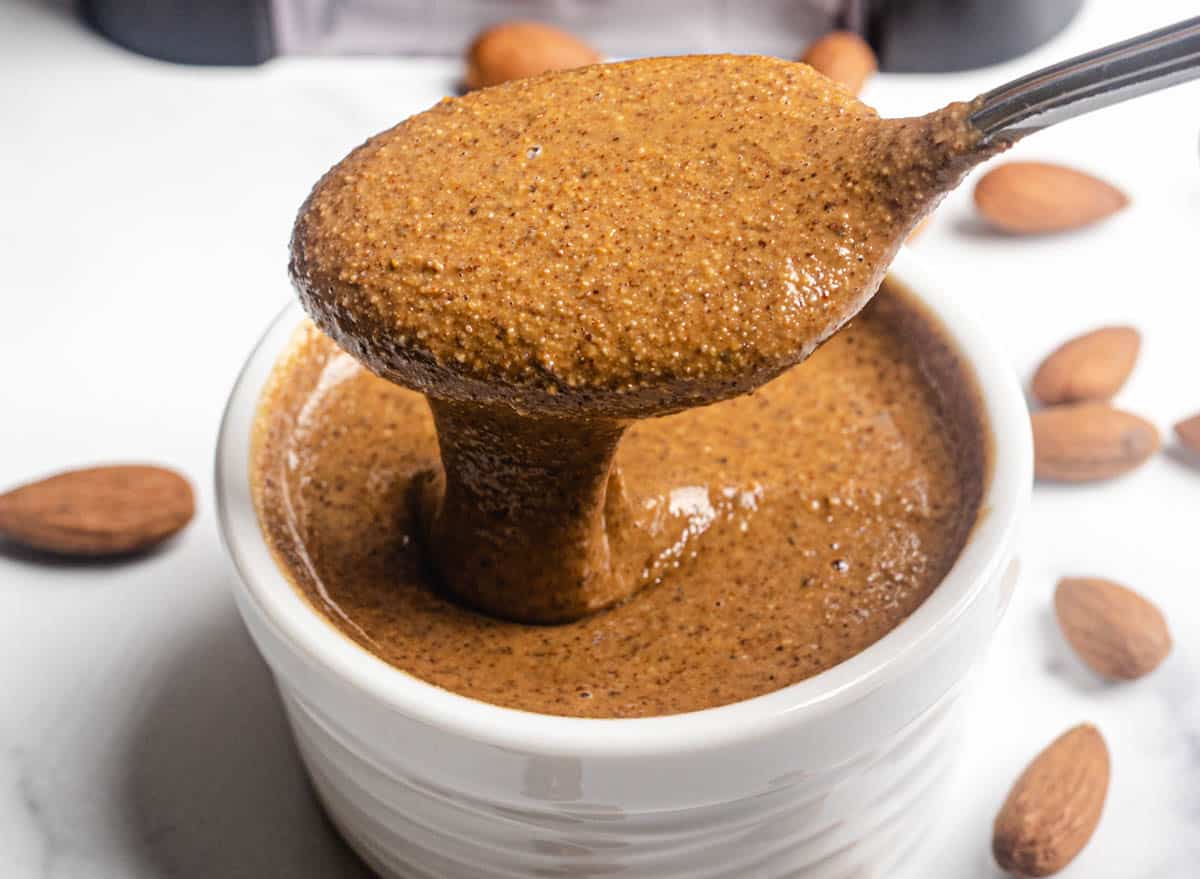 https://lowcarbafrica.com/wp-content/uploads/2020/11/How-to-make-almond-butter-in-a-blender-google-1.jpg