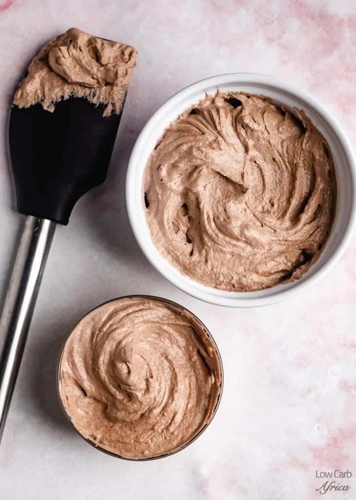 spatula with keto cream cheese chocolate frosting