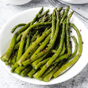 instant pot asparagus in a white plate