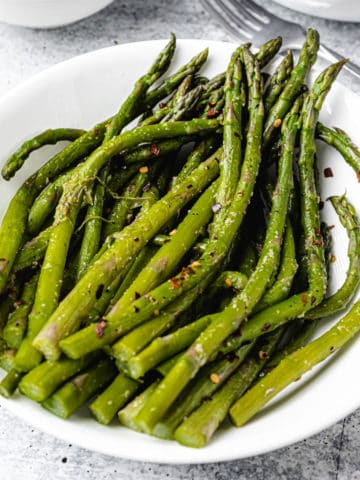 instant pot asparagus in a white plate
