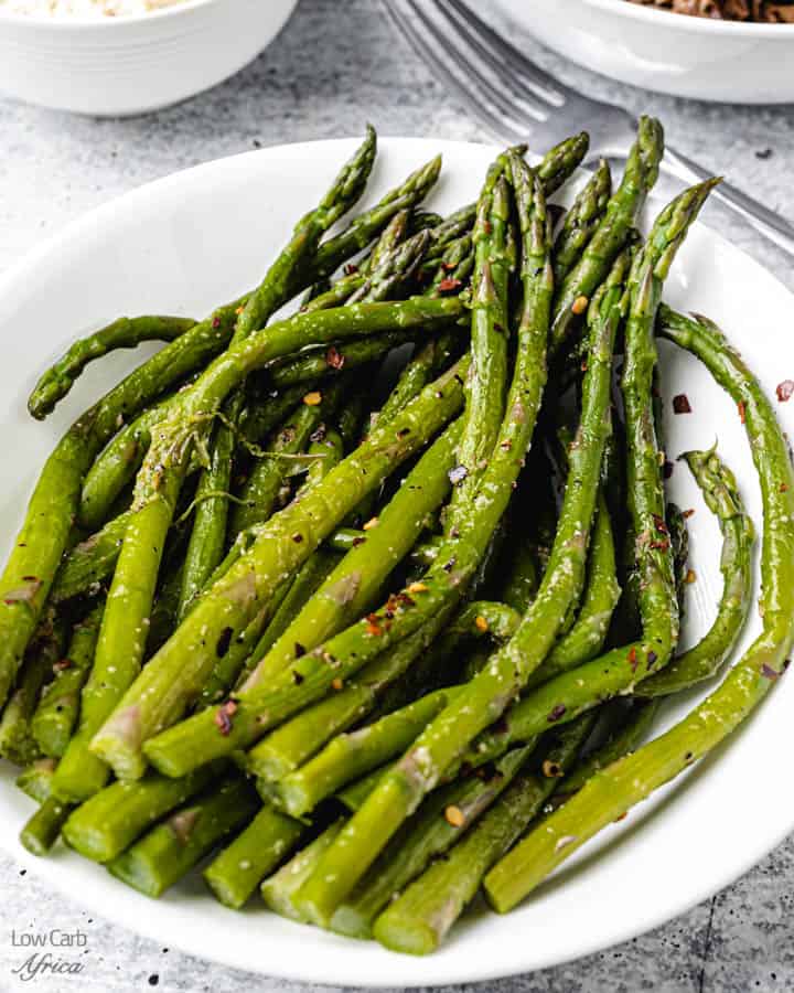 instant pot asparagus in a white plate