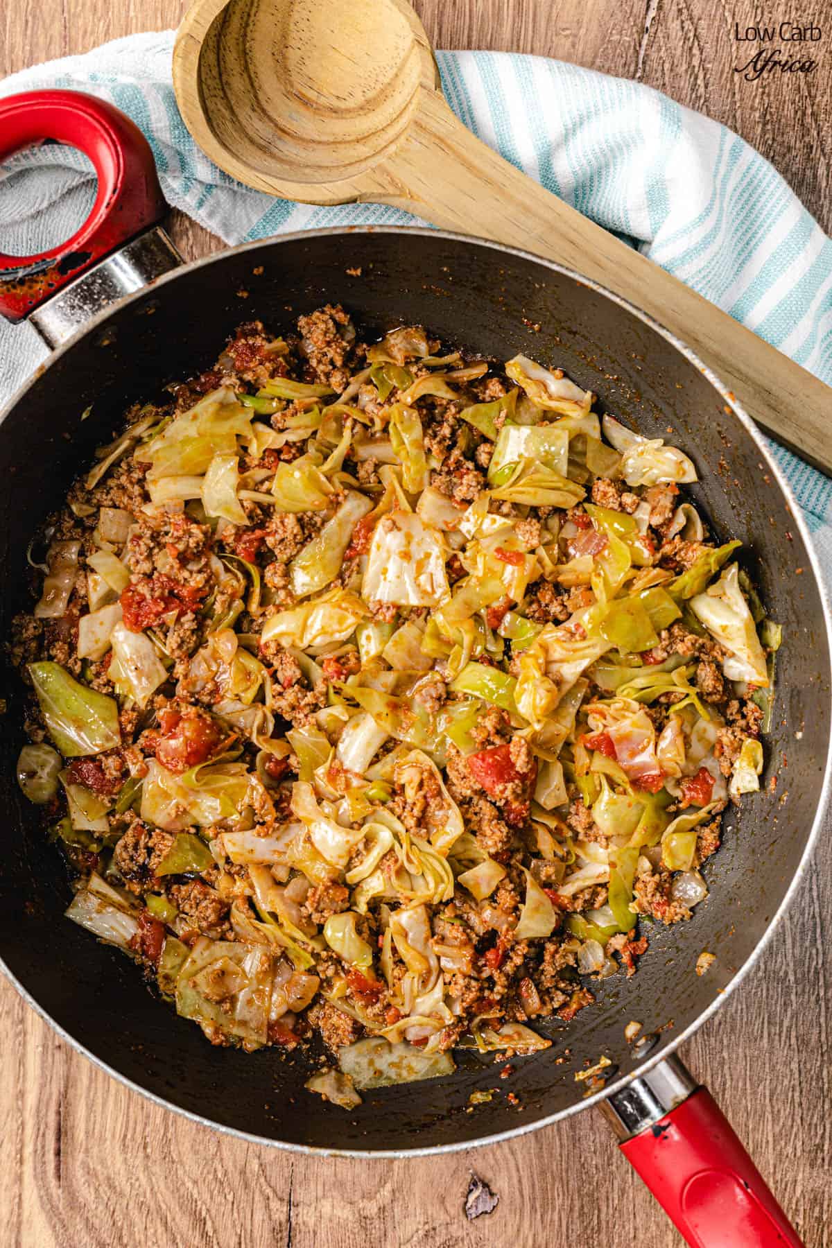 Cabbage and minced meat in a frying pan