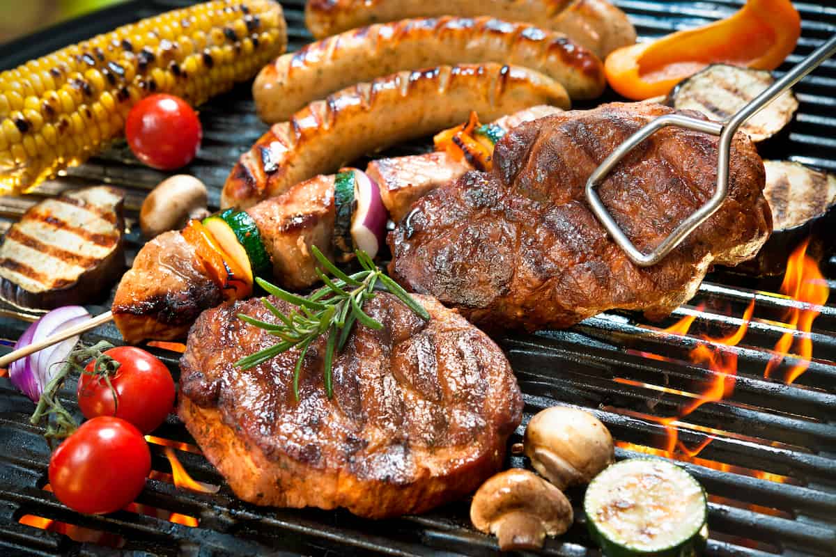 Achieving the perfect meat crust on a gas barbecue – the tricks