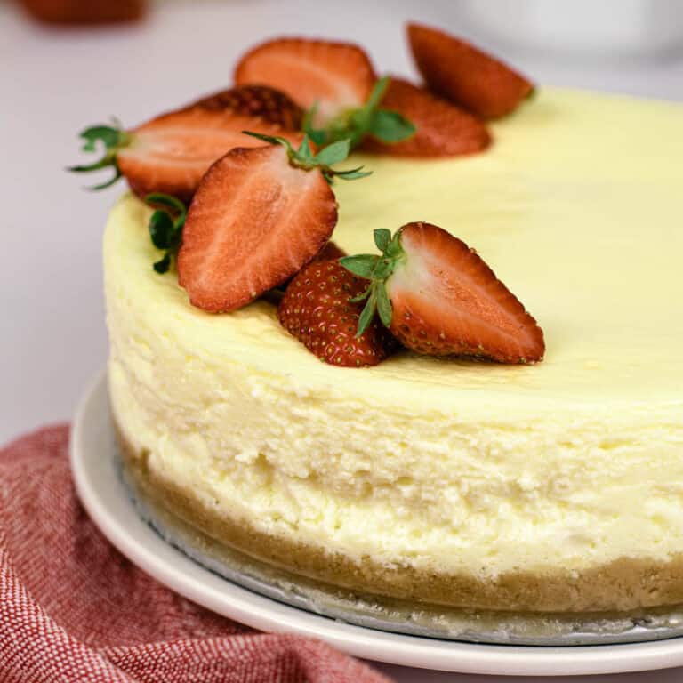 Keto cheesecake on a plate.